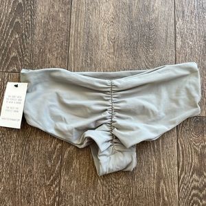 NWT fused hawaii scrunch butt bottom M grey